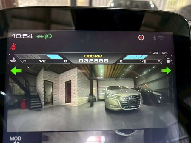 5人座旗艦款/低里程只跑3萬2/電尾門+環景/ACC跟車/Keyless免鑰匙/電動椅  第7張相片