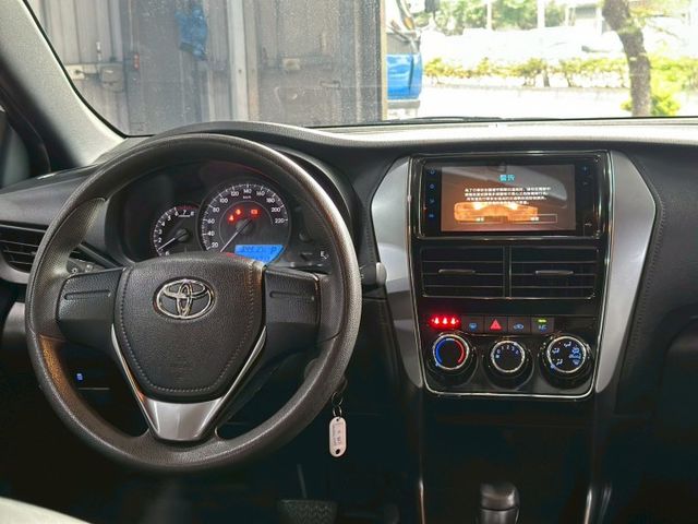 TCS防滑、胎壓監控、倒車顯影、光感應頭燈、ISOFIX、後座分離傾倒 ~省油省稅  第4張相片