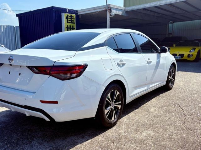 Nissan Sentra  第5張相片