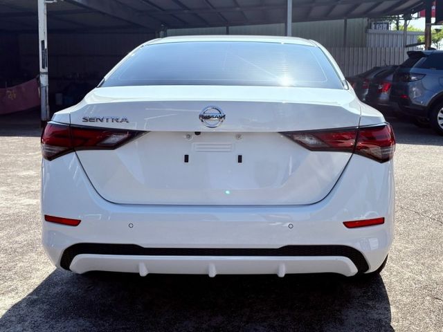 Nissan Sentra  第7張相片