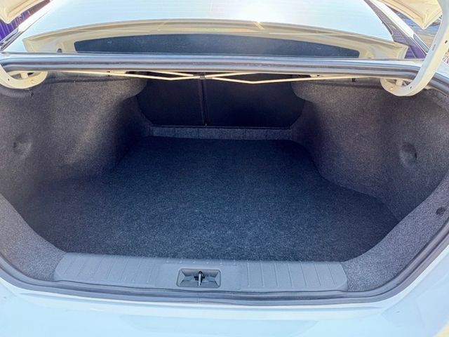 Nissan Sentra  第9張相片