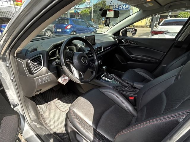 Mazda Mazda3  第7張相片
