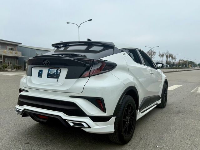 TOYOTA豐田 C-HR  第2張相片
