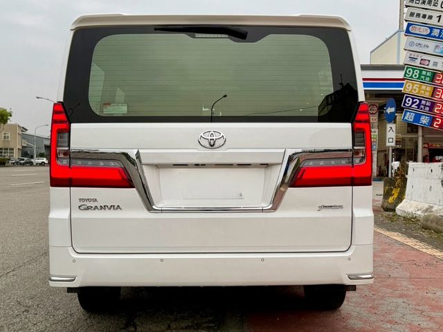 TOYOTA豐田 GRANVIA  第3張相片
