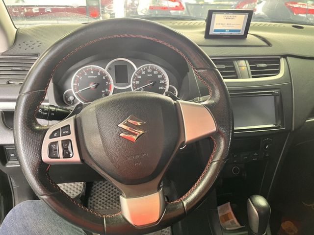 ☑一手車 ☑Sport運動版☑全新安卓機☑CARPLAY☑I-KEY ☑恆溫 ☑倒車顯影☑衛星導航☑循跡防滑  第4張相片