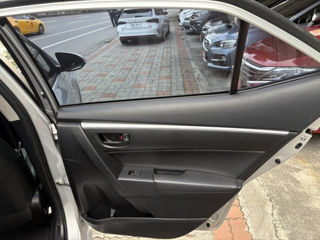 ☑雅致版 ☑國民神車 ☑好開 ☑省油  第14張相片