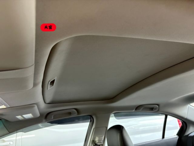☑頂規 ☑低里程 ☑天窗 ☑空力套件 ☑免鑰匙 ☑安卓CarPlay ☑HID頭燈  第8張相片
