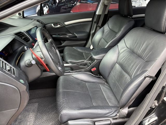 ☑頂規 ☑低里程 ☑天窗 ☑空力套件 ☑免鑰匙 ☑安卓CarPlay ☑HID頭燈  第13張相片