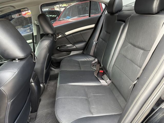 ☑頂規 ☑低里程 ☑天窗 ☑空力套件 ☑免鑰匙 ☑安卓CarPlay ☑HID頭燈  第14張相片