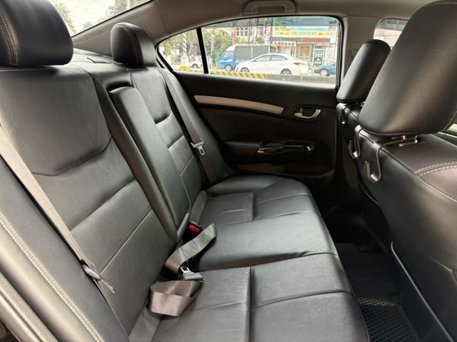 ☑頂規 ☑低里程 ☑天窗 ☑空力套件 ☑免鑰匙 ☑安卓CarPlay ☑HID頭燈  第16張相片