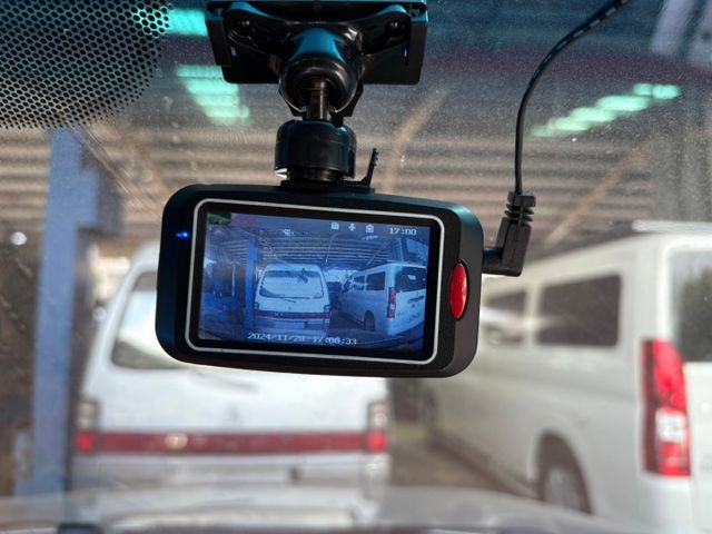 ☑一手車 ☑頂級款 ☑換檔撥片 ☑天窗 ☑I-KEY ☑安卓機 ☑衛星導航 ☑倒車影像  第8張相片