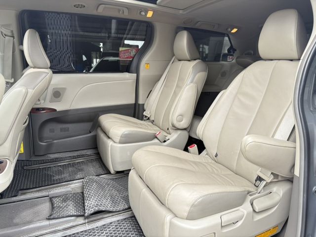 ☑旗艦款☑僅跑7萬英里☑原版 ☑I-KEY☑定速巡航☑雙電動滑門☑多功能數位影音☑倒車影像☑天窗  第10張相片