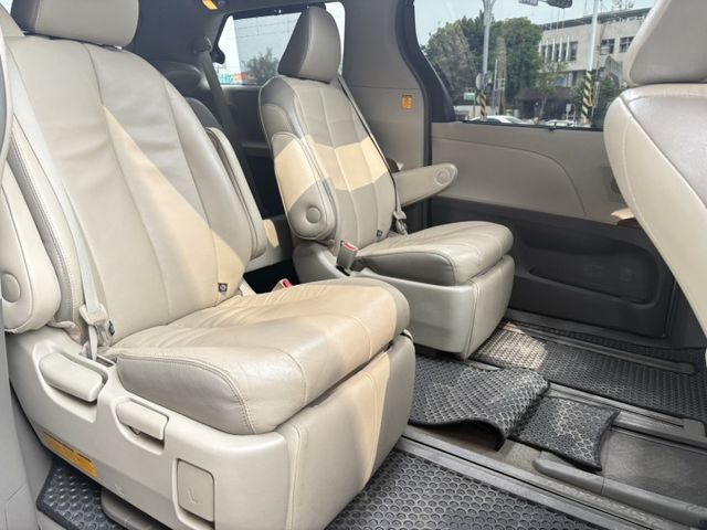 ☑旗艦款☑僅跑7萬英里☑原版 ☑I-KEY☑定速巡航☑雙電動滑門☑多功能數位影音☑倒車影像☑天窗  第11張相片