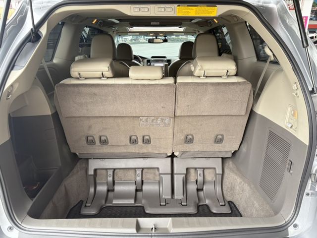 ☑旗艦款☑僅跑7萬英里☑原版 ☑I-KEY☑定速巡航☑雙電動滑門☑多功能數位影音☑倒車影像☑天窗  第17張相片