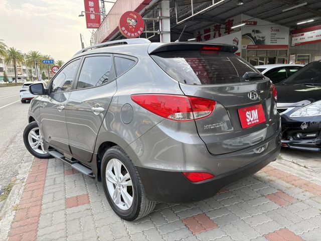 ☑2.0 ☑汽油 ☑一手車 ☑僅跑12萬公里 ☑原鈑件 ☑代步小休旅  第2張相片
