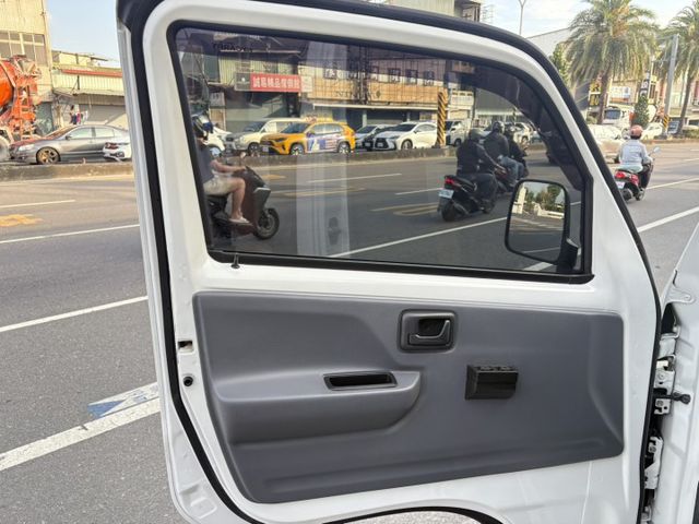☑原鈑件 ☑循跡防滑 ☑行車紀錄 ☑三面帆布 ☑里程保證  第10張相片