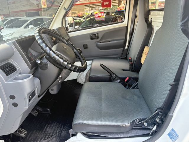 ☑原鈑件 ☑循跡防滑 ☑行車紀錄 ☑三面帆布 ☑里程保證  第11張相片