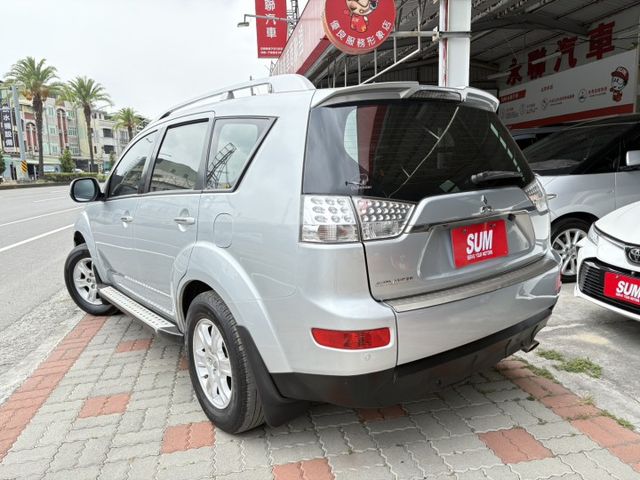 ☑一手車 ☑豪華頂規 ☑換檔撥片 ☑天窗 ☑I-KEY ☑行車紀錄 ☑天窗  第2張相片