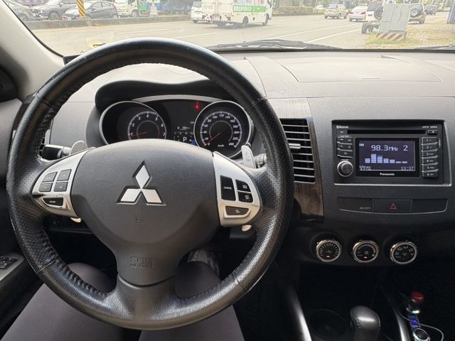 ☑一手車 ☑豪華頂規 ☑換檔撥片 ☑天窗 ☑I-KEY ☑行車紀錄 ☑天窗  第9張相片
