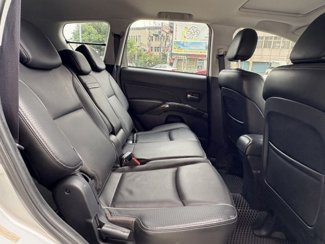 ☑一手車 ☑豪華頂規 ☑換檔撥片 ☑天窗 ☑I-KEY ☑行車紀錄 ☑天窗  第14張相片