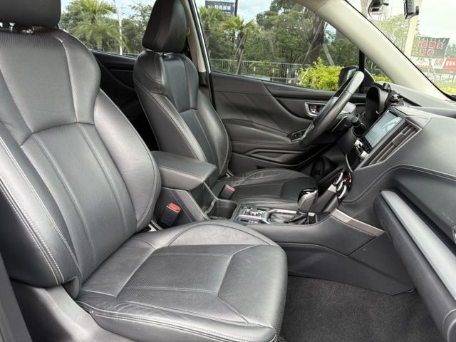 ☑一手車 ☑頂級款 ☑僅跑6萬多 ☑ACC跟車 ☑車偏 ☑盲點 ☑I-KEY ☑電動尾門  第16張相片
