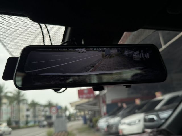 跨界旗艦型大鴨 IKEY CROSS空力套件 雙色內裝 車道偏移 碰撞預警 換檔快撥 液晶儀表 定速 胎壓偵測  第9張相片