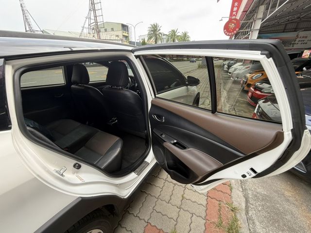 跨界旗艦型大鴨 IKEY CROSS空力套件 雙色內裝 車道偏移 碰撞預警 換檔快撥 液晶儀表 定速 胎壓偵測  第15張相片