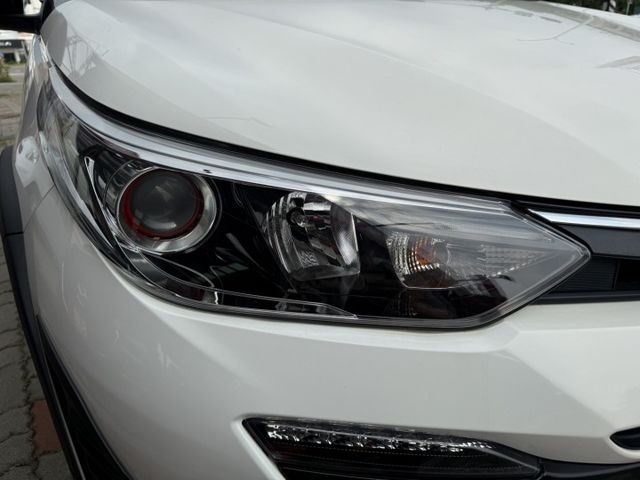 跨界旗艦型大鴨 IKEY CROSS空力套件 雙色內裝 車道偏移 碰撞預警 換檔快撥 液晶儀表 定速 胎壓偵測  第18張相片