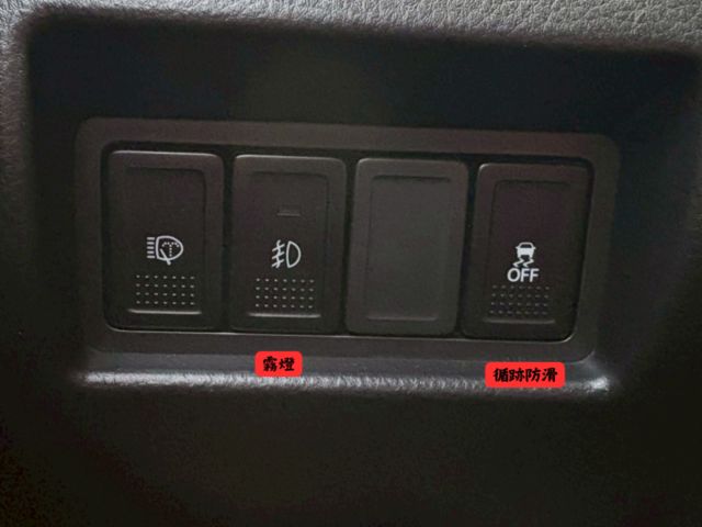 ☑運動版☑SPORT☑I-KEY☑恆溫☑HID頭燈☑17吋運動輕量化鋁圈☑CarPlay☑倒車顯影☑衛星導航  第6張相片