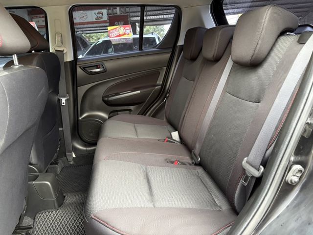 ☑運動版☑SPORT☑I-KEY☑恆溫☑HID頭燈☑17吋運動輕量化鋁圈☑CarPlay☑倒車顯影☑衛星導航  第12張相片