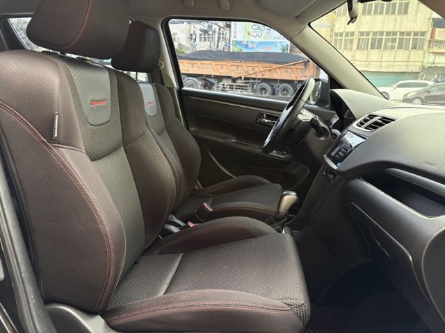 ☑運動版☑SPORT☑I-KEY☑恆溫☑HID頭燈☑17吋運動輕量化鋁圈☑CarPlay☑倒車顯影☑衛星導航  第13張相片