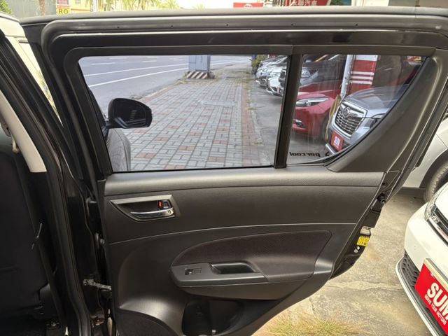 ☑運動版☑SPORT☑I-KEY☑恆溫☑HID頭燈☑17吋運動輕量化鋁圈☑CarPlay☑倒車顯影☑衛星導航  第14張相片