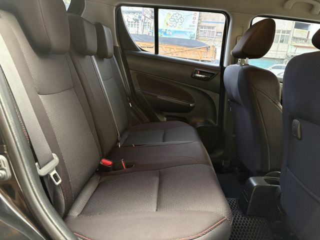 ☑運動版☑SPORT☑I-KEY☑恆溫☑HID頭燈☑17吋運動輕量化鋁圈☑CarPlay☑倒車顯影☑衛星導航  第15張相片