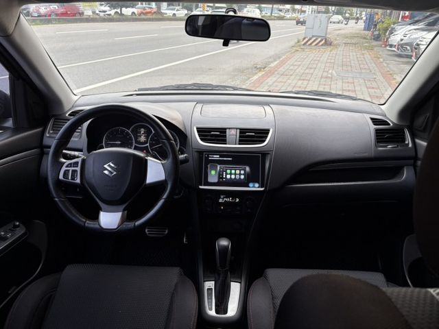 ☑運動版☑SPORT☑I-KEY☑恆溫☑HID頭燈☑17吋運動輕量化鋁圈☑CarPlay☑倒車顯影☑衛星導航  第16張相片