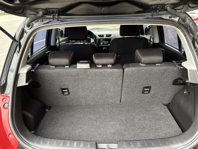 ☑運動版☑SPORT☑I-KEY☑恆溫☑HID頭燈☑17吋運動輕量化鋁圈☑CarPlay☑倒車顯影☑衛星導航  第17張相片