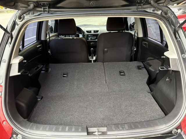 ☑運動版☑SPORT☑I-KEY☑恆溫☑HID頭燈☑17吋運動輕量化鋁圈☑CarPlay☑倒車顯影☑衛星導航  第18張相片