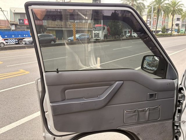 ☑自排 ☑廂車 ☑8人座 ☑行車紀錄 ☑倒車顯影 ☑里程保證  第11張相片