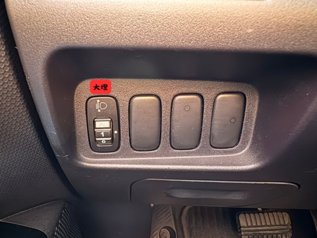 ☑2WD ☑頂規 ☑原鈑件 ☑底盤乾 ☑冷氣冷 ☑外觀漂亮  第8張相片