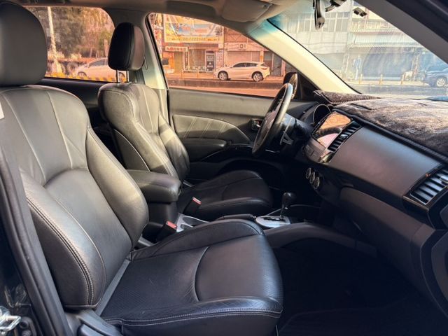 ☑2WD ☑頂規 ☑原鈑件 ☑底盤乾 ☑冷氣冷 ☑外觀漂亮  第14張相片