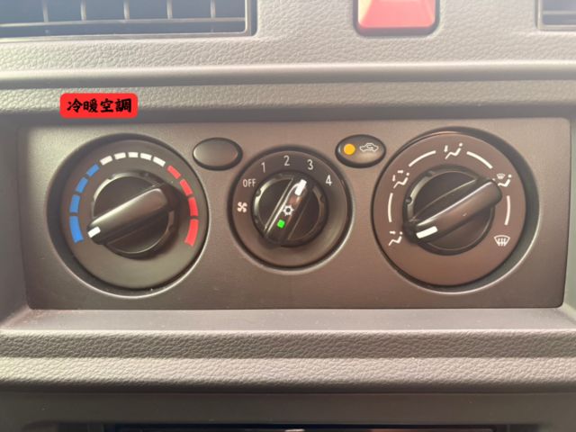 ☑得利卡 ☑自排 ☑廂車 ☑升降尾門 ☑抬頭顯示  第6張相片