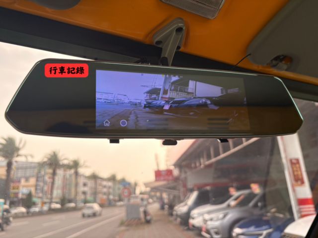 ☑得利卡 ☑自排 ☑廂車 ☑升降尾門 ☑抬頭顯示  第9張相片