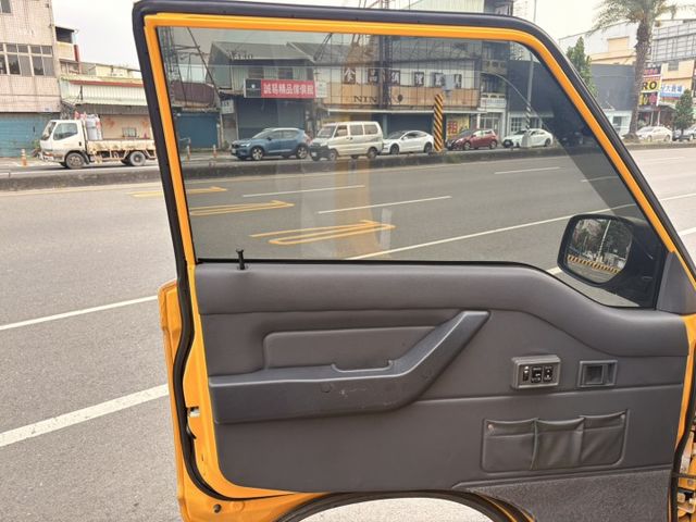 ☑得利卡 ☑自排 ☑廂車 ☑升降尾門 ☑抬頭顯示  第11張相片