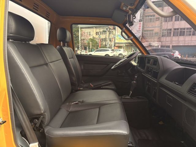 ☑得利卡 ☑自排 ☑廂車 ☑升降尾門 ☑抬頭顯示  第14張相片