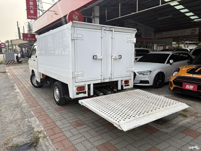 ☑得利卡 ☑自排 ☑廂車 ☑升降尾門 ☑抬頭顯示  第15張相片