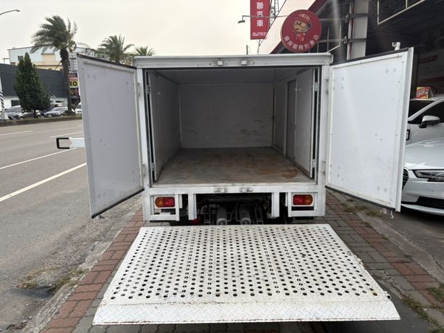 ☑得利卡 ☑自排 ☑廂車 ☑升降尾門 ☑抬頭顯示  第16張相片