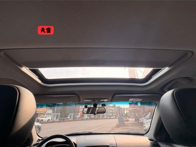 ☑頂規 ☑2WD ☑定速 ☑倒車顯影 ☑抬頭顯示器 ☑免鑰匙啟動 ☑超值休旅 ☑妥善率高  第11張相片