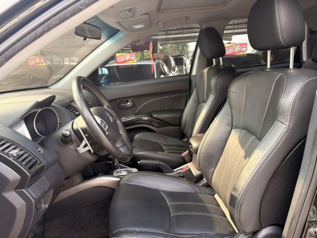 ☑頂規 ☑2WD ☑定速 ☑倒車顯影 ☑抬頭顯示器 ☑免鑰匙啟動 ☑超值休旅 ☑妥善率高  第12張相片