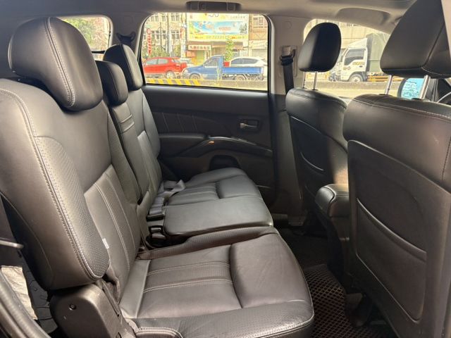 ☑頂規 ☑2WD ☑定速 ☑倒車顯影 ☑抬頭顯示器 ☑免鑰匙啟動 ☑超值休旅 ☑妥善率高  第15張相片