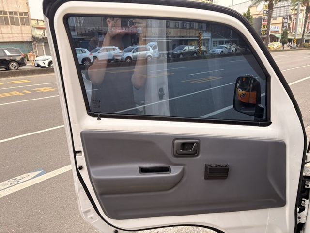 ☑CARRY ☑原鈑 ☑原漆 ☑僅跑3萬 ☑里程保證  第9張相片