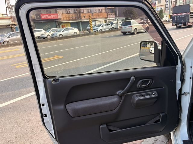 ☑一手車 ☑全車原鈑件 ☑無溯溪 ☑無下水 ☑無待修 ☑四輪傳動 ☑都會用車  第9張相片